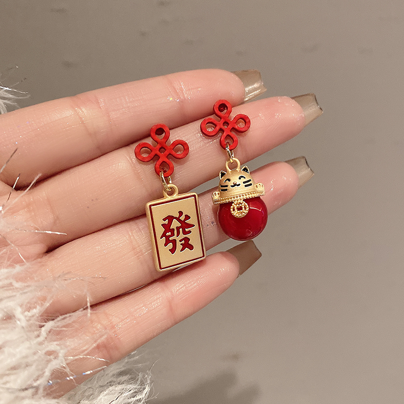 中国结招财猫红色耳环2023新款耳饰秋冬新年耳钉女小众设计感送女朋友老婆情人节七夕生日礼物