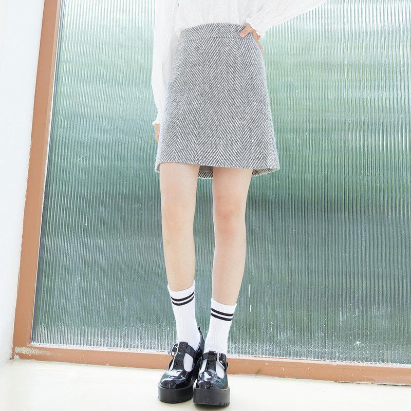 美特斯邦威毛呢半裙女格纹短裙2020新款秋季A字裙时尚女士半身裙 灰白组 155/62A/S