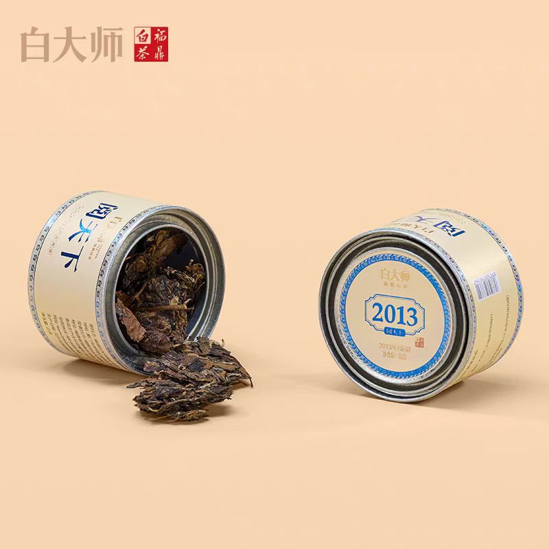 新品白大师阅天下2013福鼎白茶陈年枣香老寿眉小罐木箱包装200克高清大图