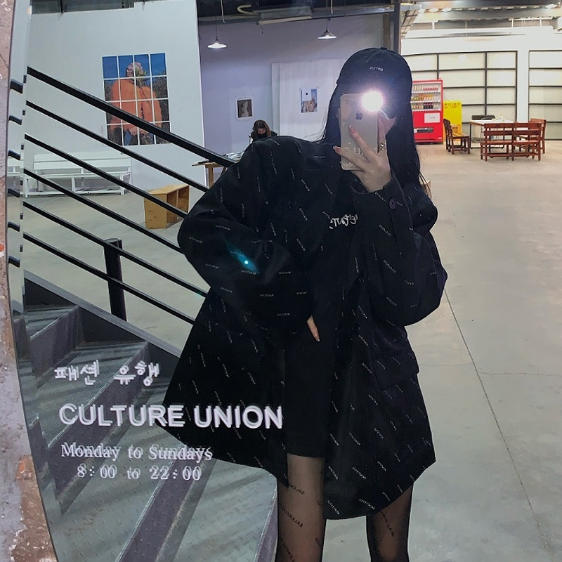 艳如飞网红炸街灯芯绒西装外套女春秋设计感小众气质黑色港风西服上衣潮套装