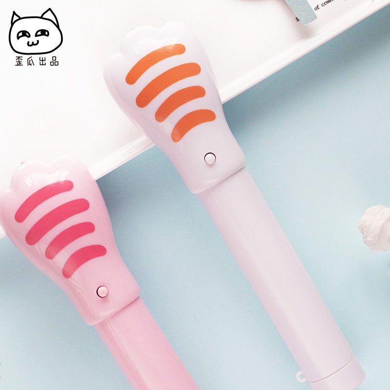 歪瓜出品 猫爪按摩棒卡通新奇肉球电动迷你按摩器创意带手电捶肩