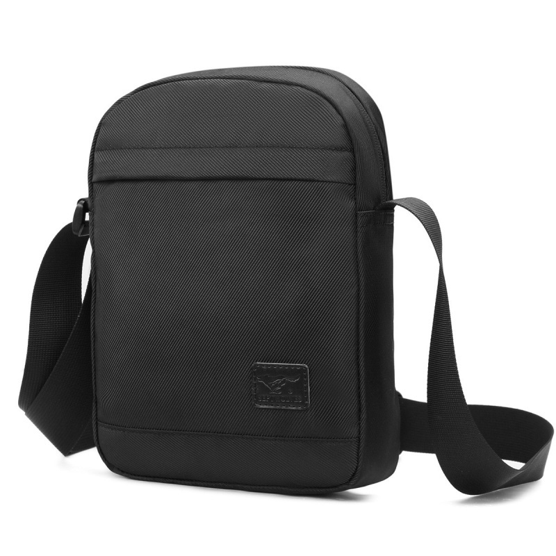 七匹狼男士单肩斜挎包轻便防水休闲运动男包斜挎包