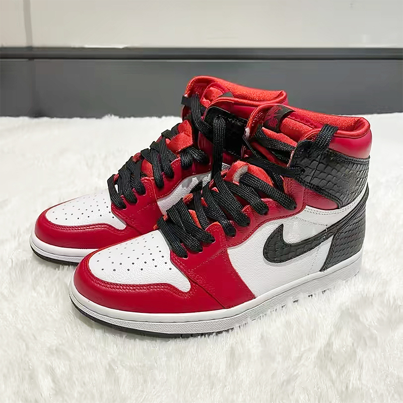 [经典aj]nike/耐克air jordan 1丝绸蛇纹 黑白红芝加哥 高帮篮球鞋cd
