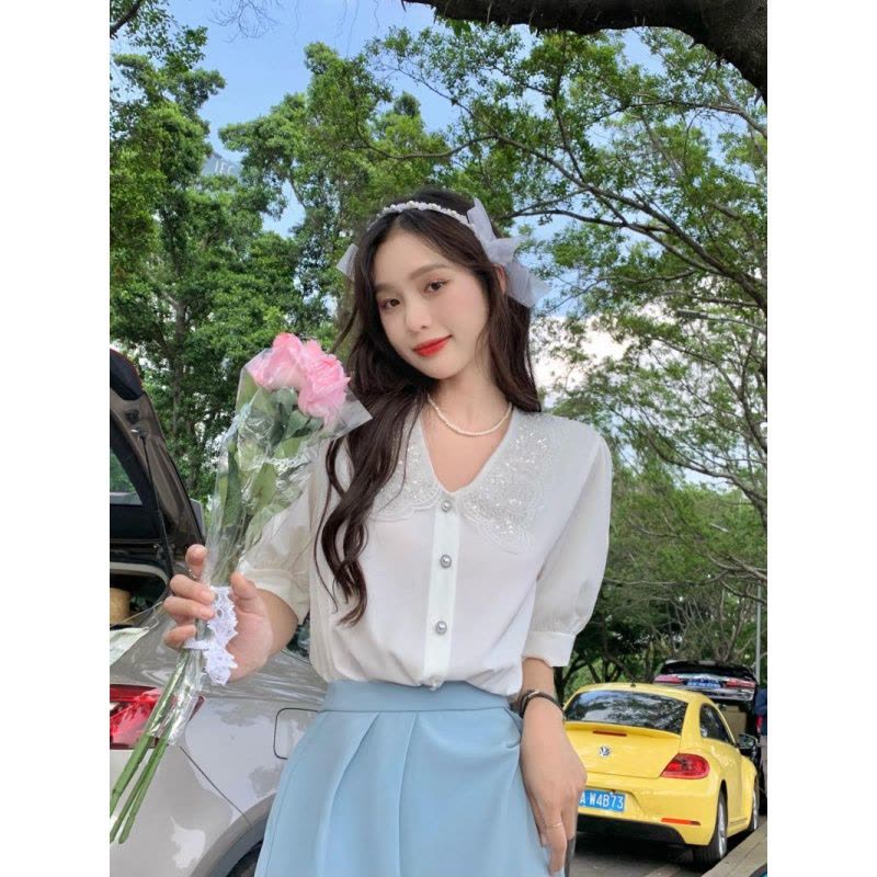 ~复古蕾丝娃娃领灯笼袖别致上衣图片