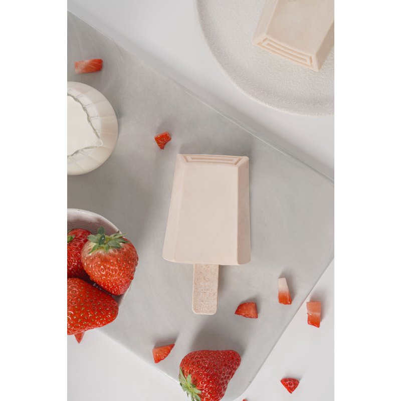 钟薛高草莓白巧雪糕