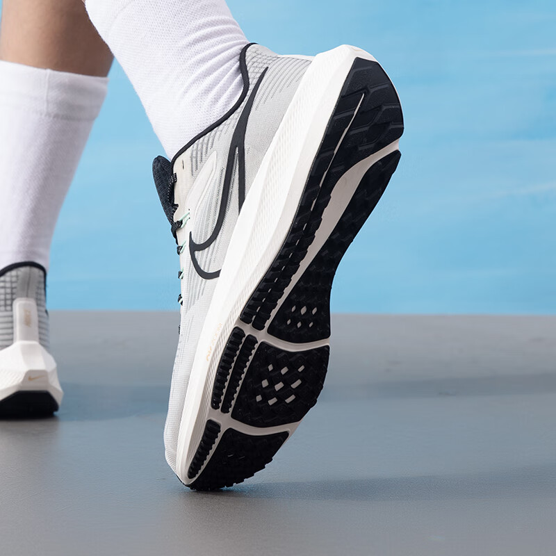 耐克（NIKE）男鞋 新款运动鞋轻便透气休闲鞋缓震耐磨跑步鞋DH4071-004 ZP高清大图