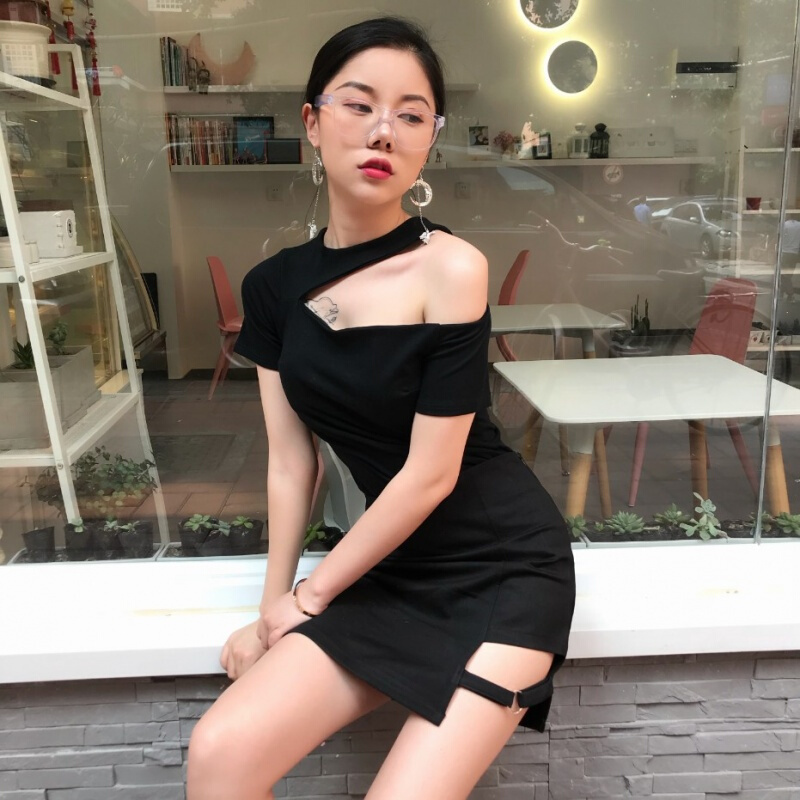 夏季夜场斜肩小心机短袖女装2018修身显瘦露肩性感T恤不规则上衣
