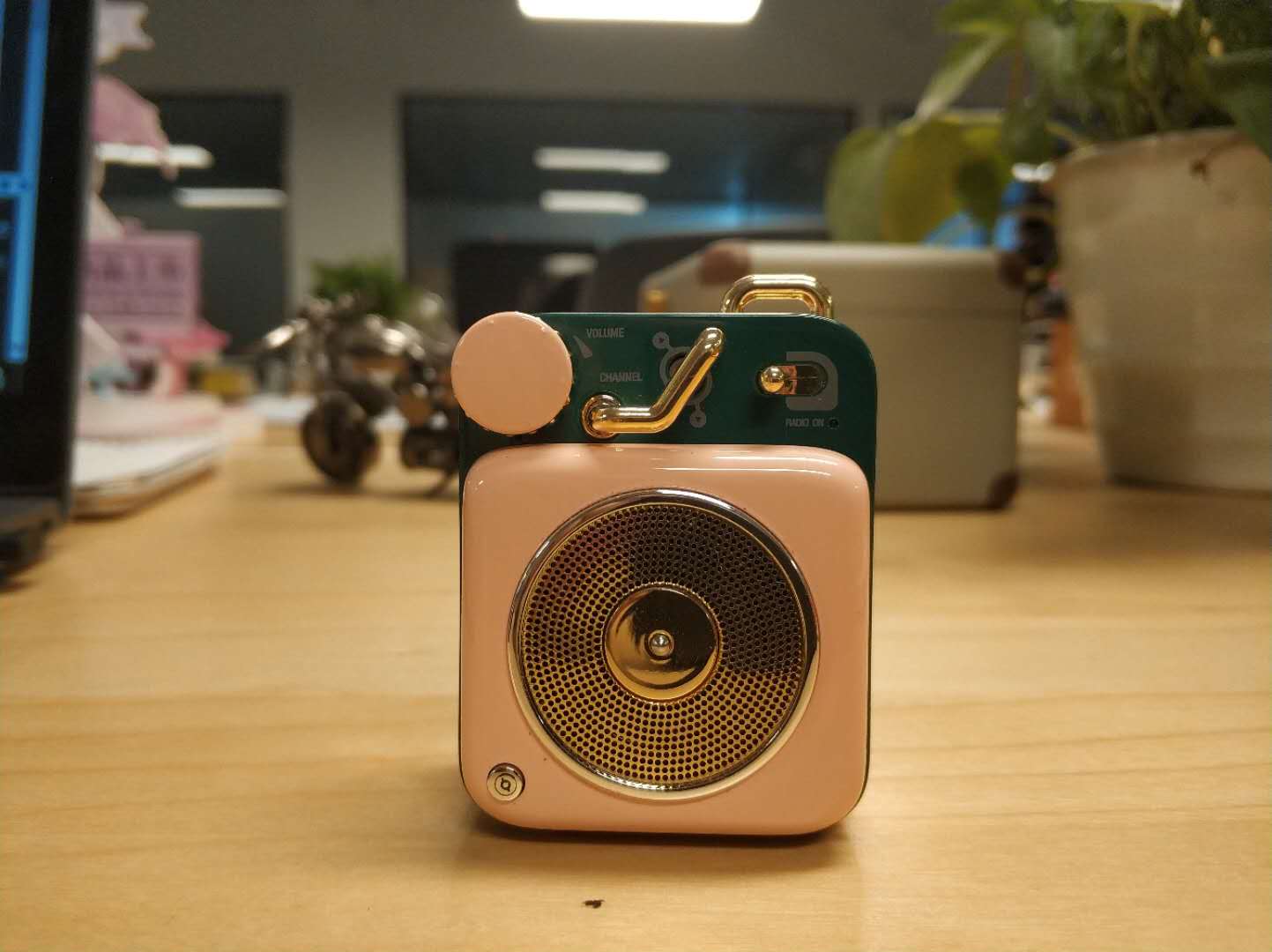 猫王·原子唱机b612便携式蓝牙音箱(黎贝卡粉)