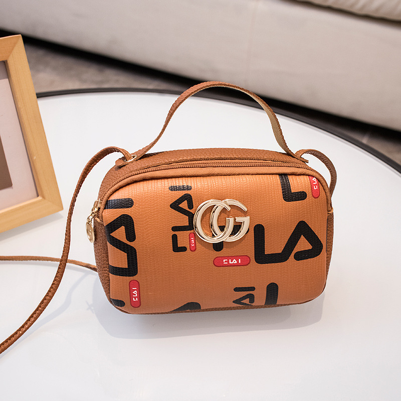 包包女小包包韩版潮流字母百搭单肩包手机包女包依帝玫视频