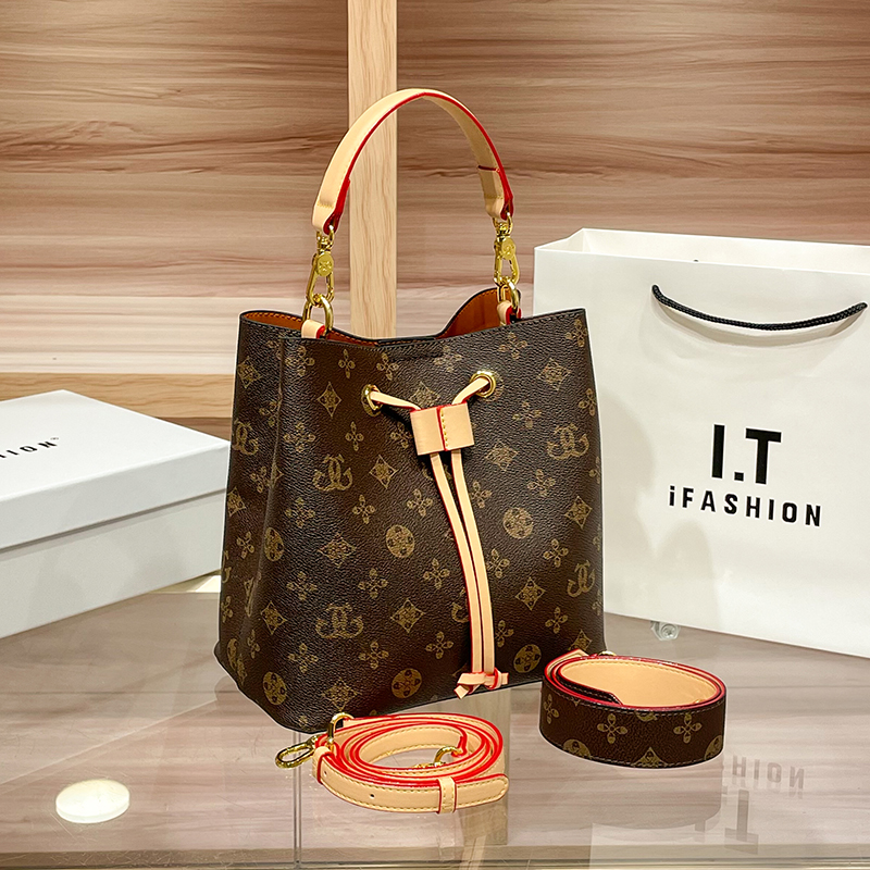 欧美时尚女士包包女2026新款高级感印花女包水桶包单肩斜挎包时尚百搭手提包小包高清大图