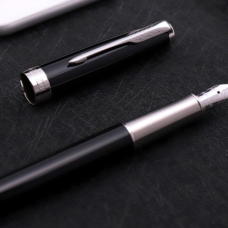 派克钢笔书写顺滑流畅握感舒适高端精致卓尔纯黑丽雅白夹墨水笔高清大图