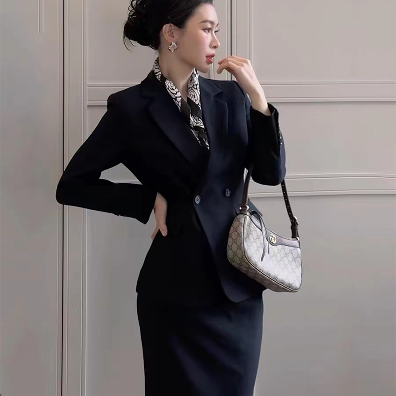职业西装定制(女士五件套装) 西装*1+裤子*1+裙子*1+衬衫*2