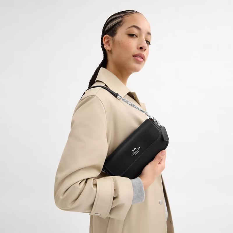 COACH蔻驰女款通用防水透气包附可调连帽与可拆裙时尚实用