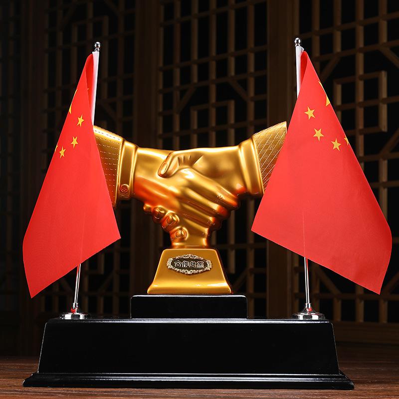 美帮汇合作共赢创意老总老板办公室桌面党旗握手摆件工艺品装饰礼品高清大图