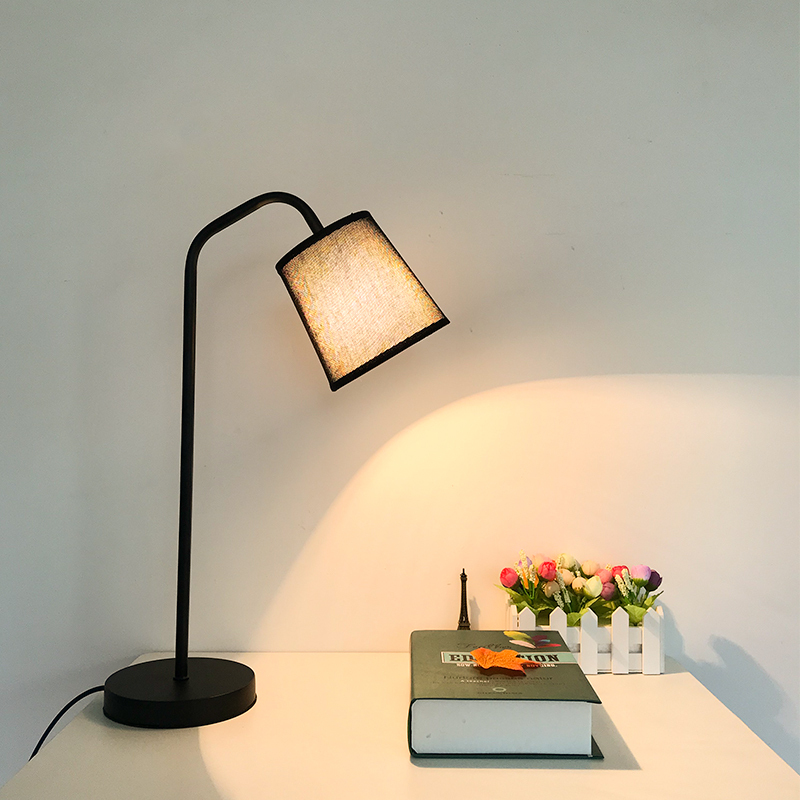 led台灯大学生简约闪电客现代北欧宿舍书桌学习阅读灯卧室床头台灯 白