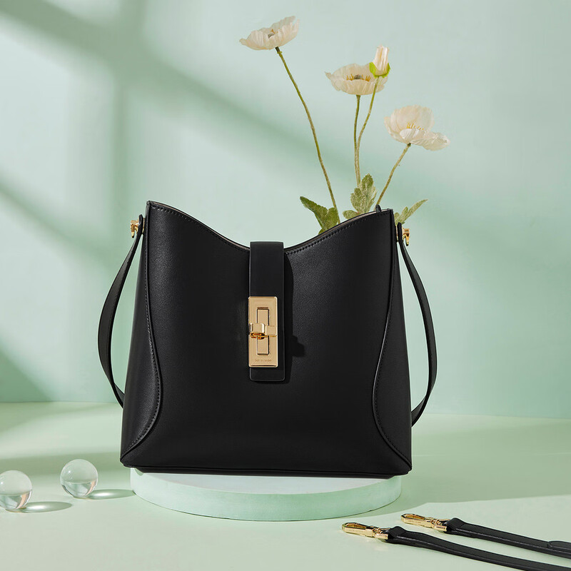 皮尔卡丹(pierre cardin)新款休闲百搭女式桶包W23229111-6高清大图