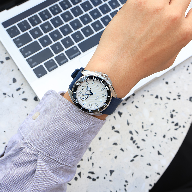 [200米防水]天王蓝鳍系列专业防水游泳新款男士机械手表201392高清大图