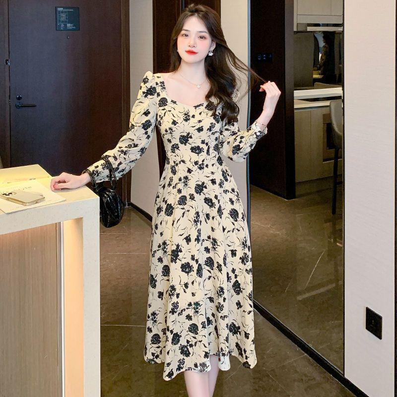 权小威 长袖碎花连衣裙女2022年秋季新款法式复古方领收腰显瘦别致中长裙