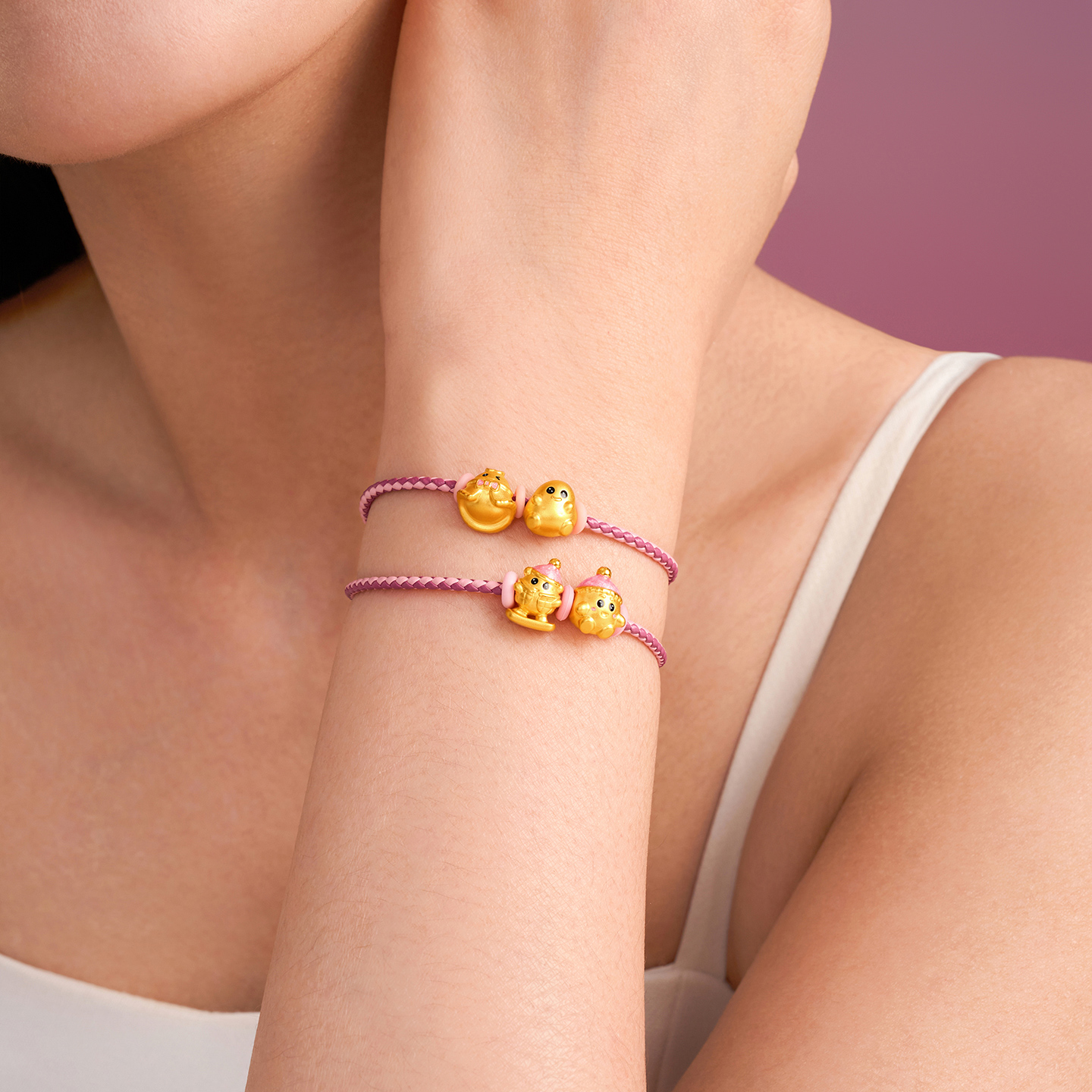 周大福SOINLOVE宝藏女孩滑雪粉帽蝴蝶结小金豆土豆黄金转运珠多款VR1625-VR1628高清大图