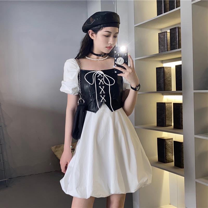 夏季2021新款复古港味假两件PU皮拼接收腰显瘦方领短袖连衣裙子女 白色 S