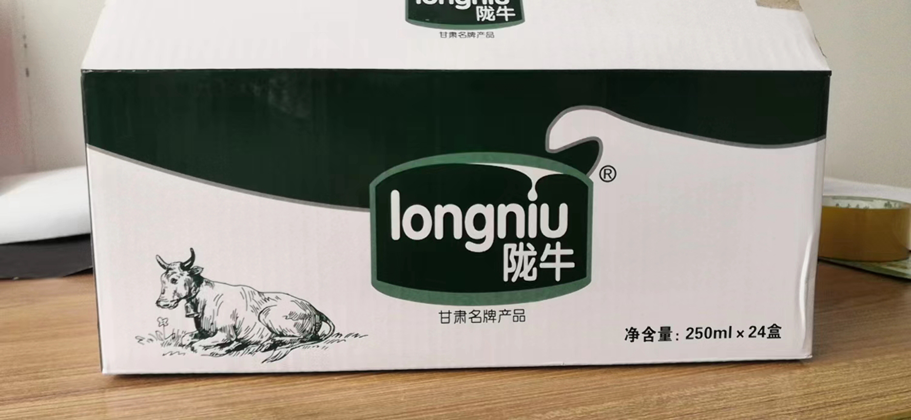陇牛纯牛奶250ML*24盒高清大图