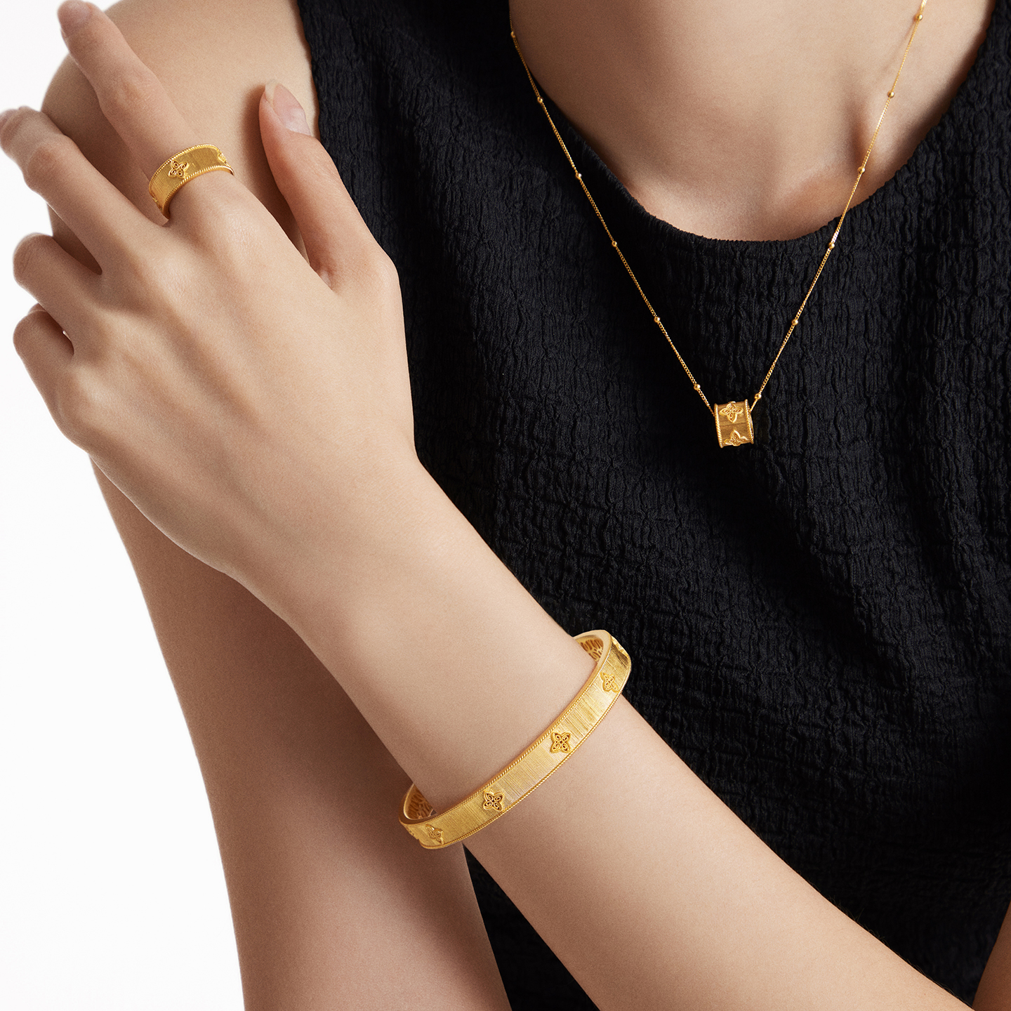 周大福金丝织锦四叶草足金黄金吊坠女计价(工费520)EOF1713送生日礼物高清大图