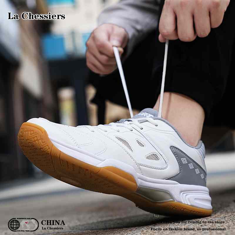 La Chessiers户外羽毛球鞋2023新款男鞋透气减震防滑耐磨超轻训练低帮运动鞋网球情侣鞋大码 白灰 46码