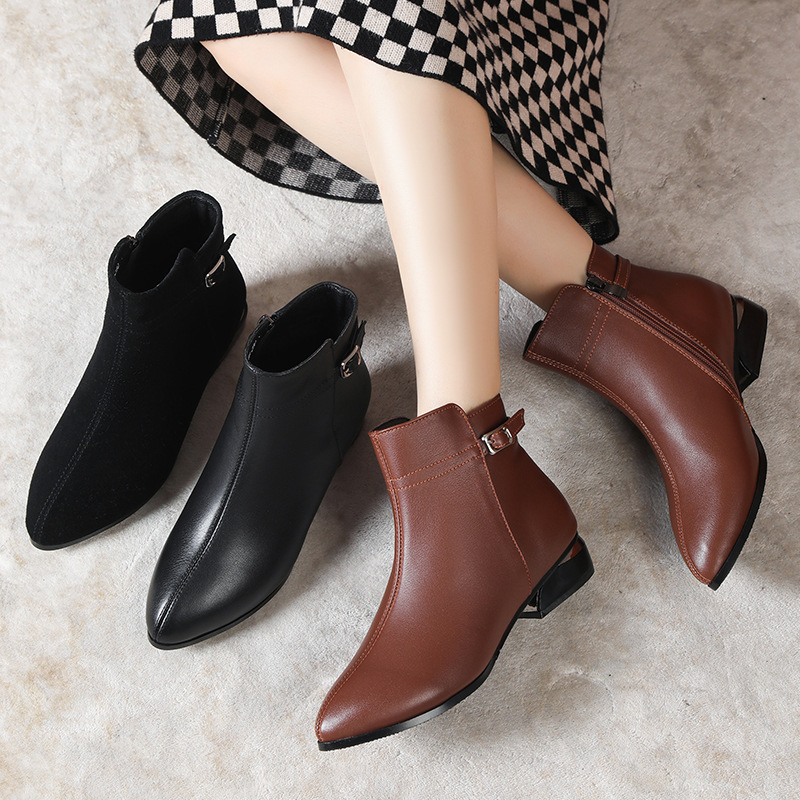 真皮尖头短靴秋冬新款简约英伦风气质棉靴舒适粗跟加大码皮靴