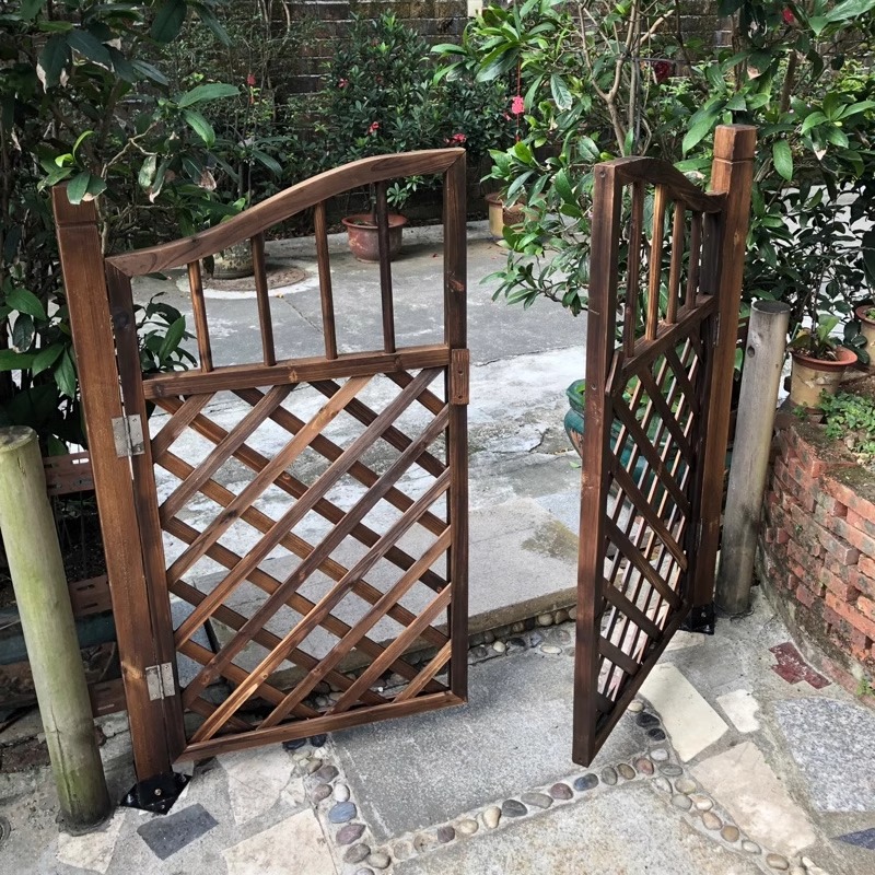 质凡栅栏门防腐木门园艺双开篱笆门菜园院子门木围栏花园门户外木质高清大图