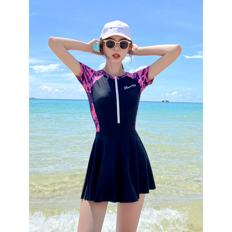 泳衣女夏2021新款保守时尚游泳衣连体显瘦遮肚专业大码泡温泉泳装