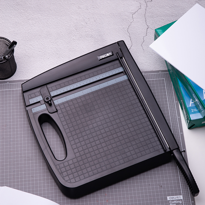 得力 8051裁纸刀A4小型切纸刀手提切纸机A4手动裁纸机裁纸器相片裁剪标尺保护条设计不锈钢刀精细刻高清大图