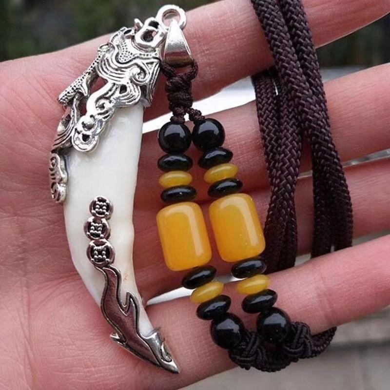 狼牙黑狗牙吊坠项链真藏獒牙齿狼牙形男女时尚挂件本命年个性饰品红眼