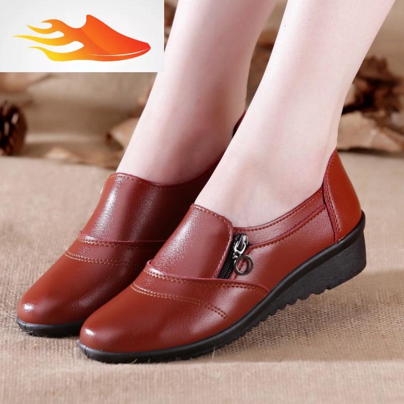 妈妈鞋子秋冬天4050岁软底舒服单鞋穿的上班鞋中老年人中年女鞋参数