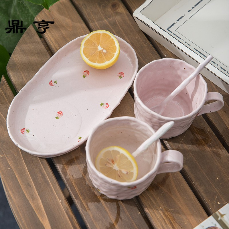 鼎亨手捏日式陶瓷可爱马克杯咖啡杯送勺牛奶杯粉色莓杯盘勺套装