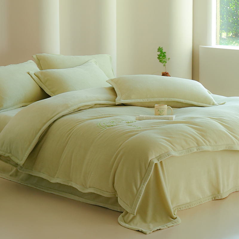 Z.M.N.(法国啄木鸟)松雪绒绣花牛奶绒四件套-舒法特ZHT-0043高清大图