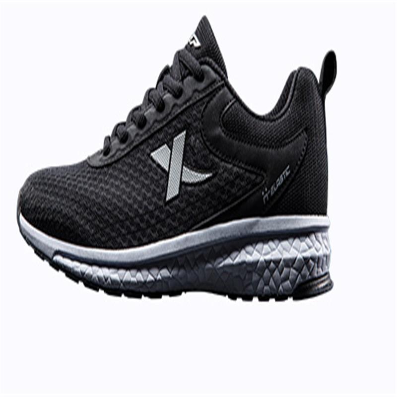 特步运动鞋女视频