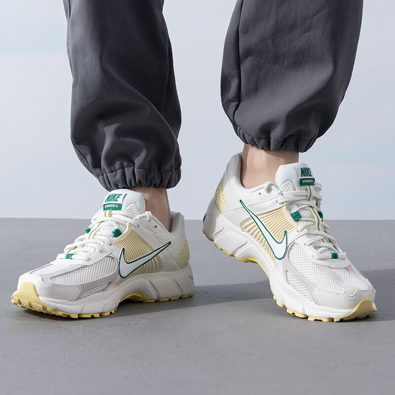 耐克（NIKE）男鞋新款运动鞋Air Zoom Vomero 5缓震耐磨透气跑步休闲鞋FN8361-100 ZP高清大图