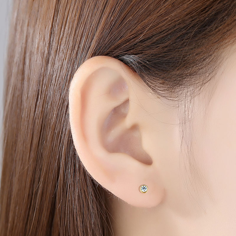 蒂芙尼ELSA PERETTI™系列:Tiffany Diamonds by the Yard™ 18K金镶钻耳钉