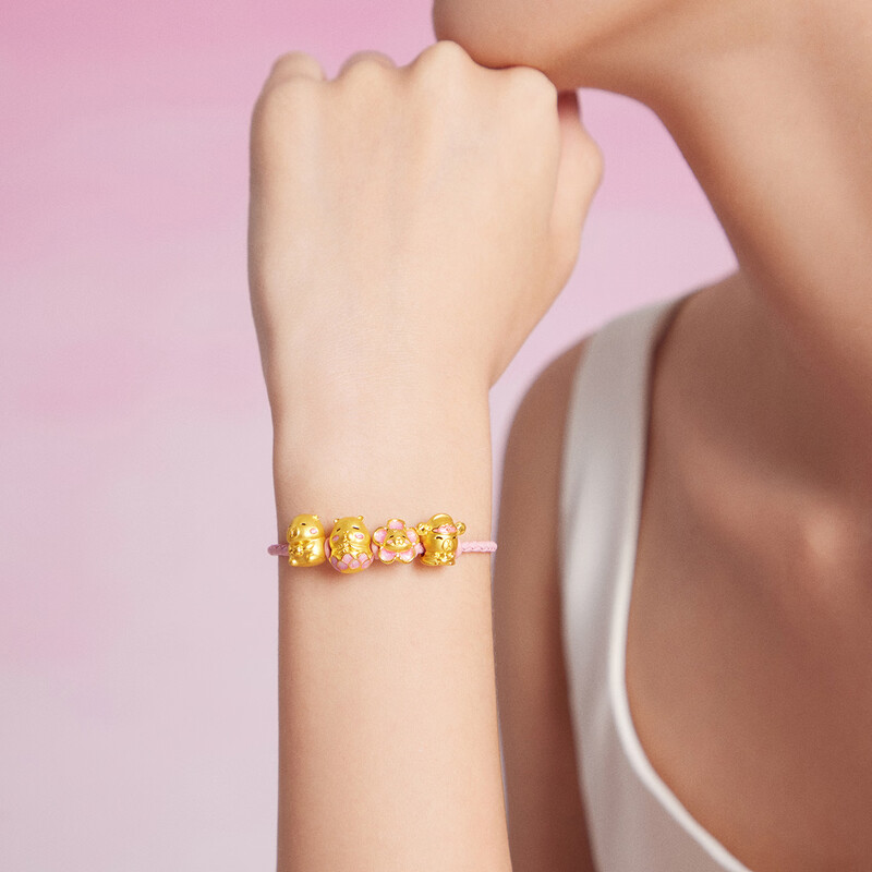 周大福SOINLOVE 宝藏女孩萌宠吉福小金豚黄金足金转运珠配绳多款VR1688高清大图