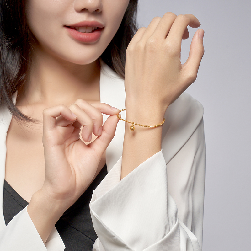 潮宏基灵铃足金手镯黄金手饰5g极光金手链铃铛叠戴礼物女款