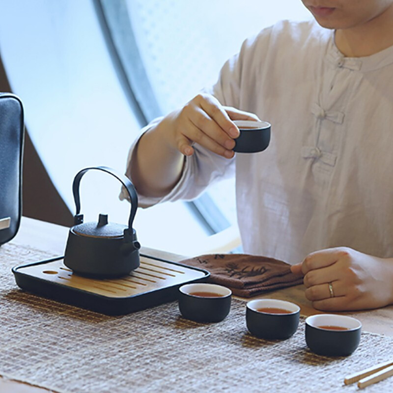 湖畔居 茶具套装陶瓷功夫茶具旅行茶具便携装一茶壶四茶杯带茶盘 黑陶 HCJ2008004高清大图