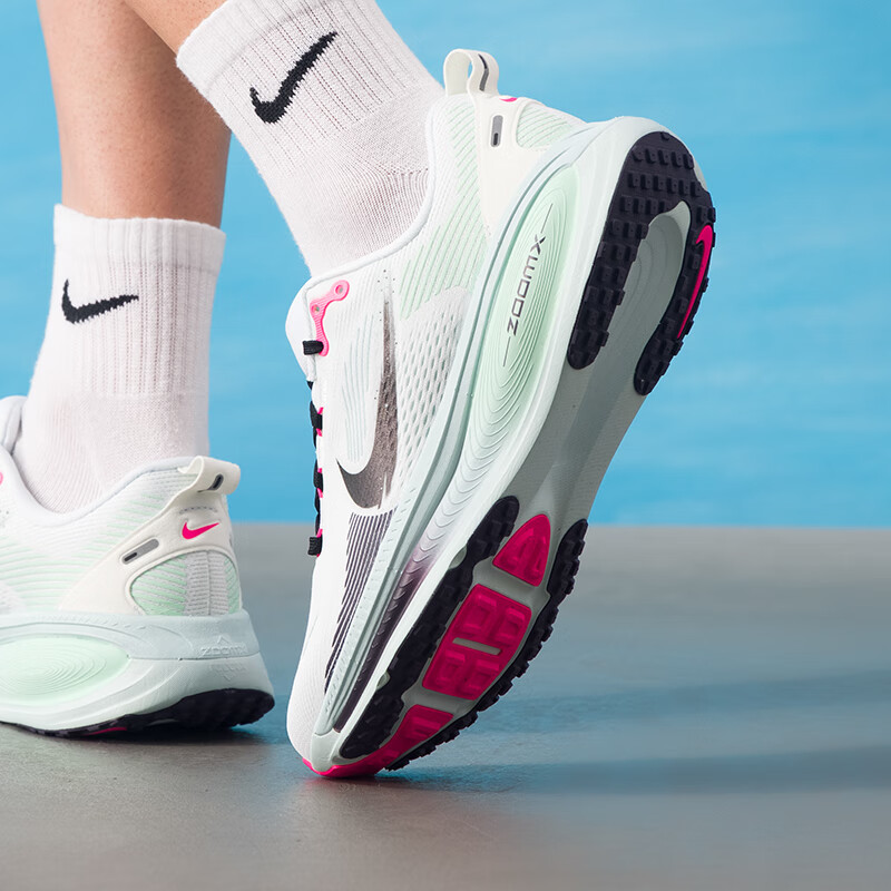 耐克（NIKE）男鞋新款运动鞋低帮轻便舒适健身训练缓震VOMERO 18跑步鞋IM6676-104 ZP高清大图