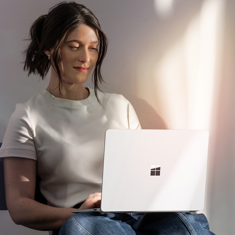 微软(Microsoft)全新Surface Laptop第7版 英特尔酷睿Ultra7二代 16G 256G亮铂金 15英寸 轻薄触控笔记本电脑AI+PC Laptop7
