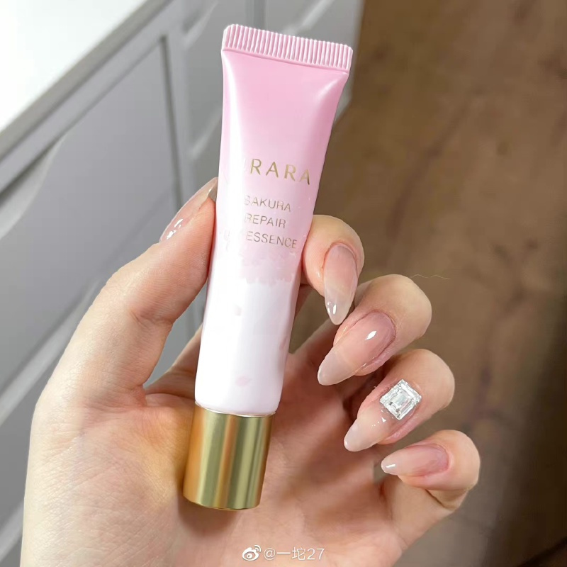 好用嘴唇嫩嘟嘟urara悠莱资生堂樱花唇蜜滋润12g唇部精华