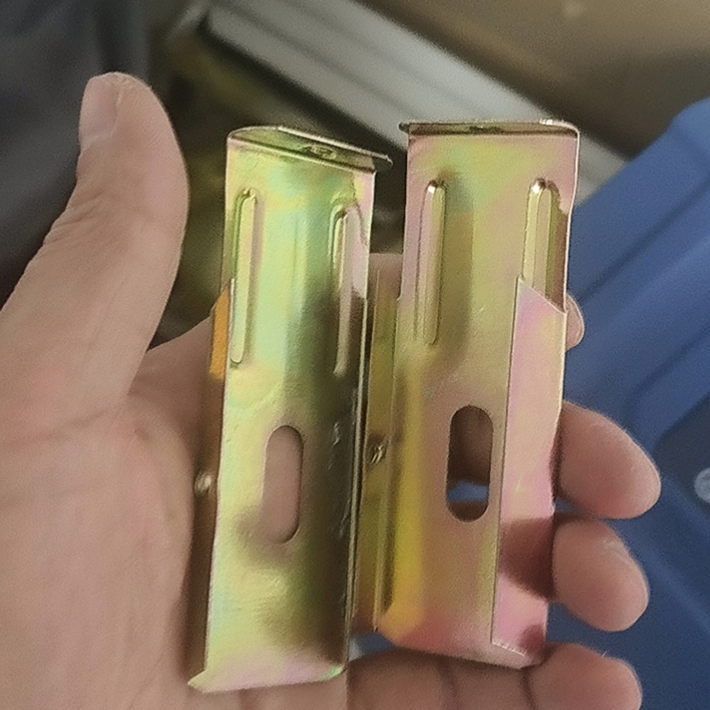 洋蝲蝲 铝扣板挂件 三角龙骨 个高清大图