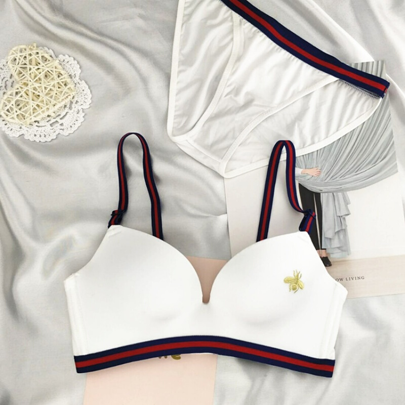 无痕内衣内裤套装女无钢圈学生韩版少女上托文胸聚拢小胸性感胸罩