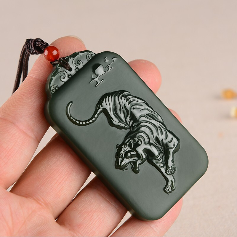 臻玉盈天然和田玉吊坠十二生肖虎玉坠青玉细料浅青玉虎虎生威玉牌 送