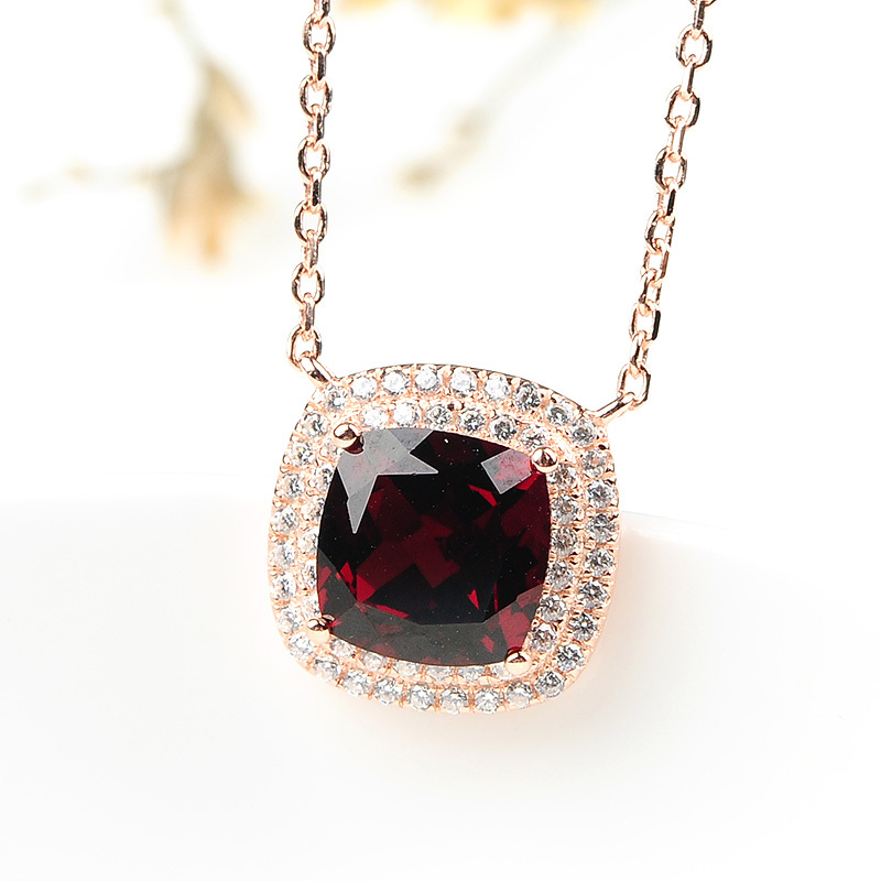 s925镶嵌酒红石榴石方形坠女款挂件项坠项链饰品送女朋友七夕情人节