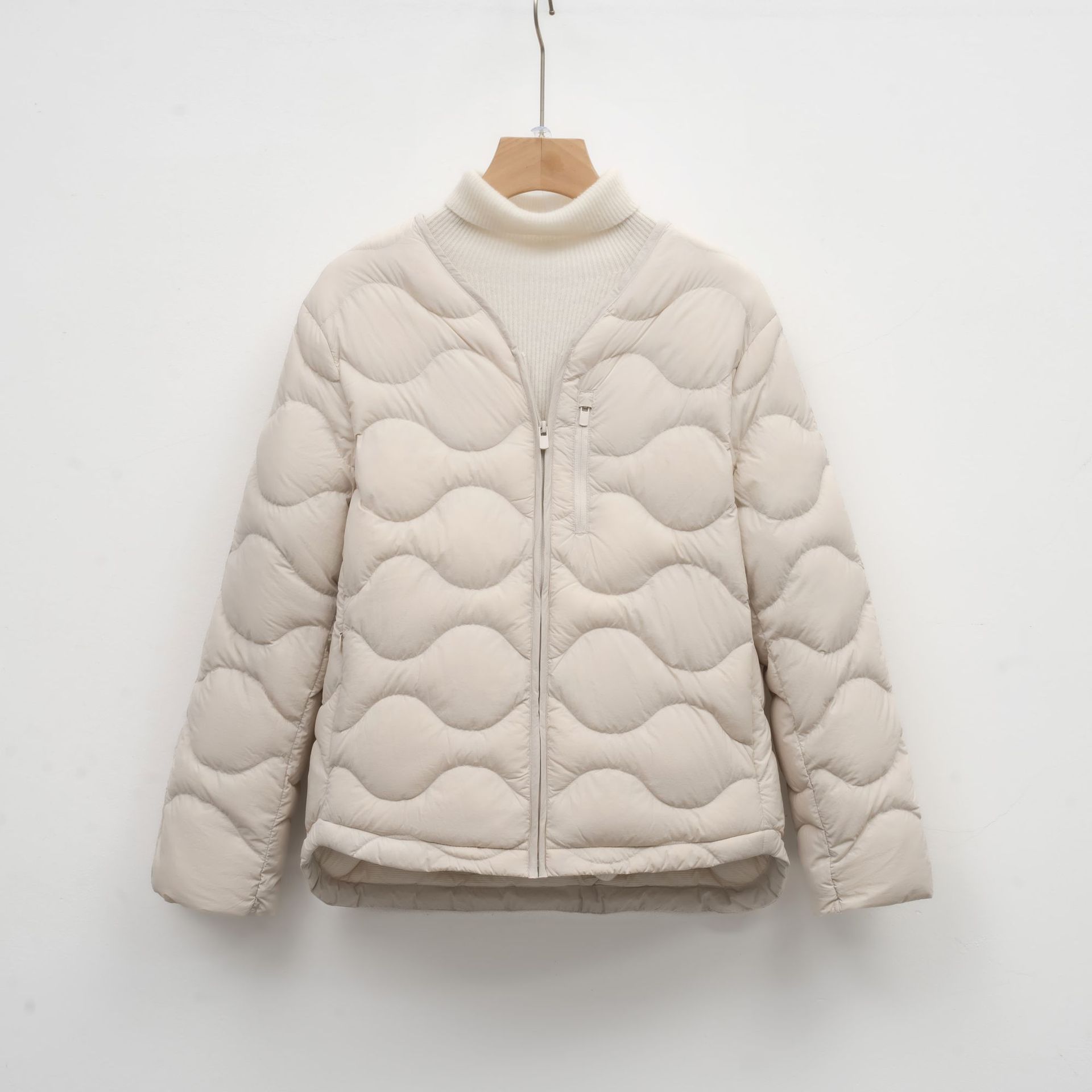 90白鸭绒新国标修身V领纯色简约圆领保暖羽绒服女外套_36高清大图