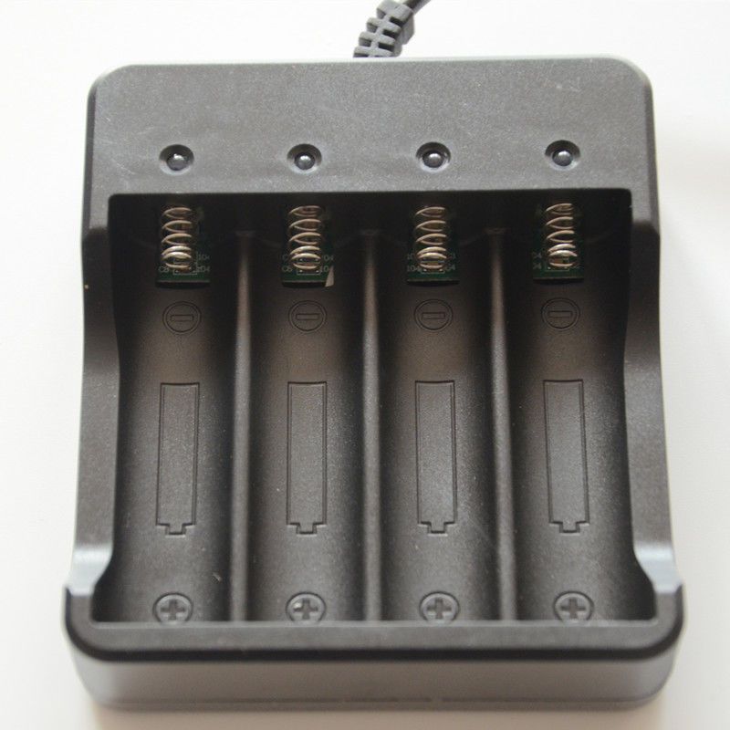 18650充电器37v锂电池26650四槽多功能通用强光手电筒42v万能充四槽